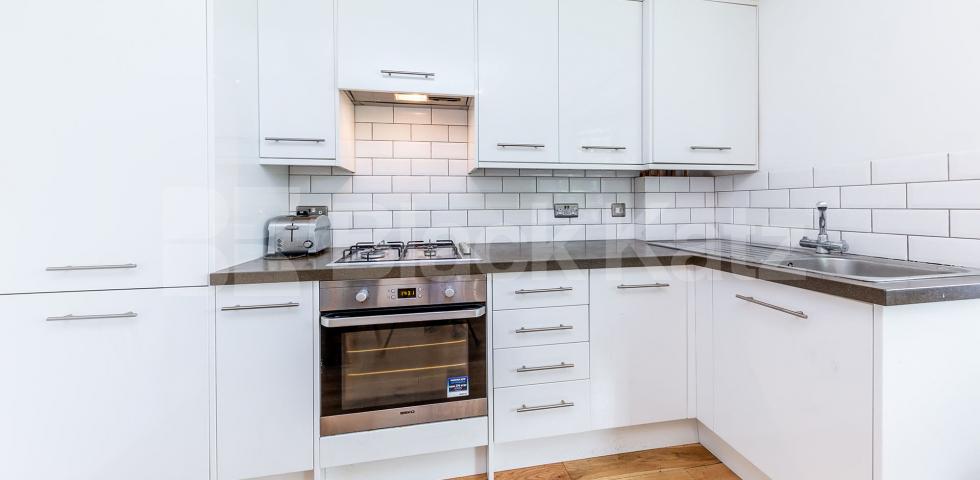			MODERN THREE BED!, 3 Bedroom, 1 bath, 1 reception Flat			 Carleton Road, TUFNELL PARK